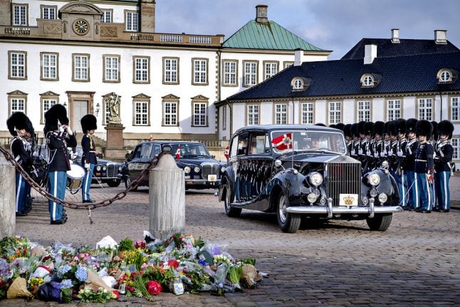 In pictures: Prince Henrik's casket brought to Amalienborg Palace