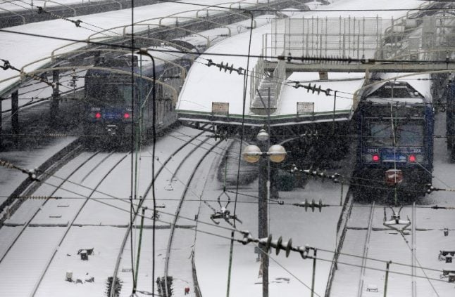 France weather LATEST: Freezing temperatures cause further travel disruption in Paris