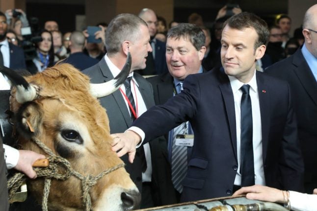 Macron faces grilling from farmers at agricultural fair