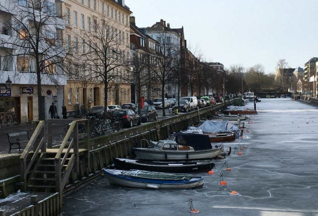 Don't walk on the ice: Danish police