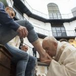 Pope washes prisoners’ feet in Easter ritual