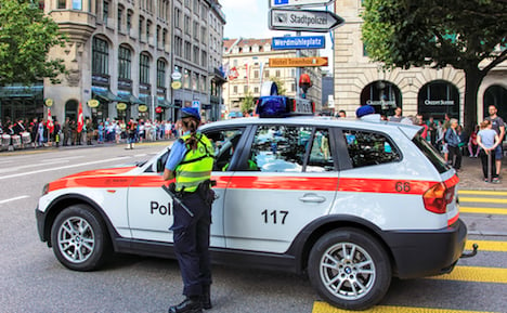 Zurich cops become midwives in dramatic mid-road birth