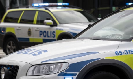 Man throws chainsaw at Swedish police in spectacular car chase