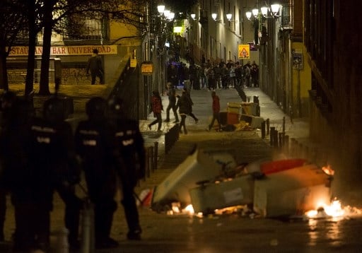 Protesters riot in Madrid's Lavapiés after immigrant street vendor death