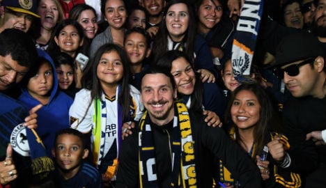 Zlatan mobbed by Galaxy fans in Los Angeles