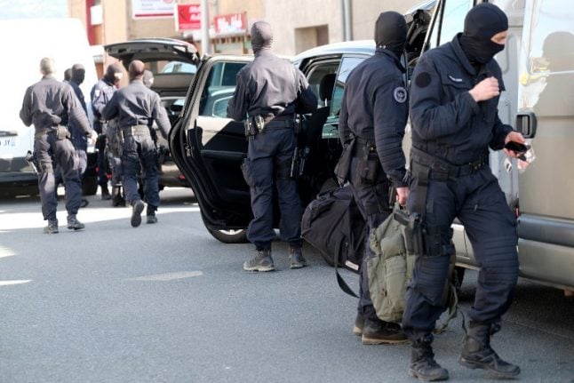 France salutes heroic cop shot by jihadist after swapping places with hostage