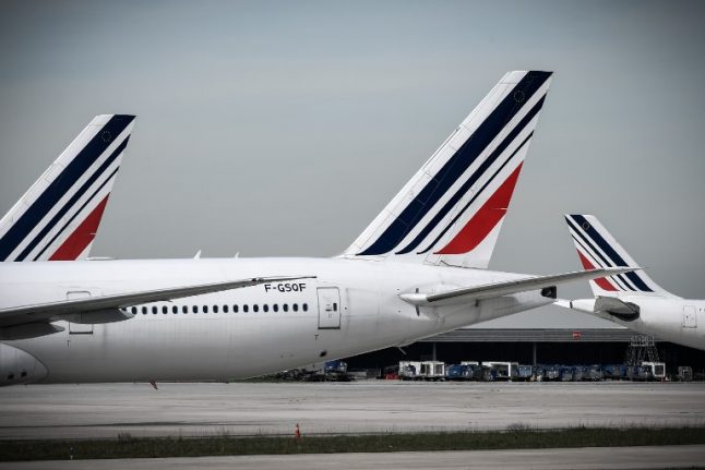 Air France chief threatens to resign if strikes continue