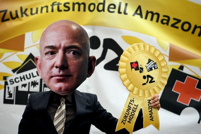 Amazon workers protest at Jeff Bezos prize ceremony in Berlin