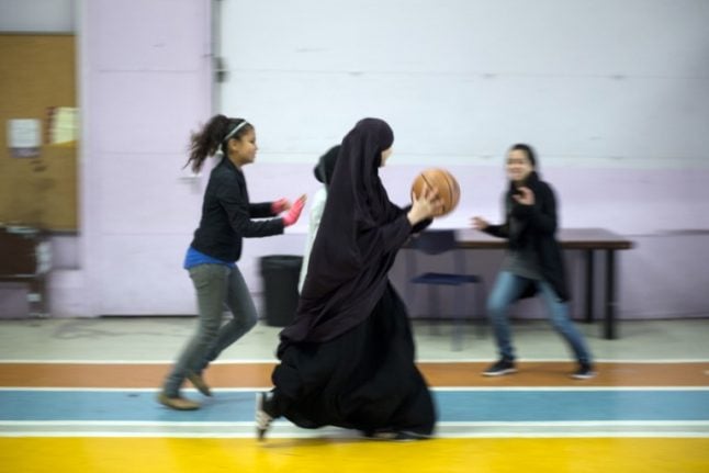 Austria plans headscarf ban for primary school pupils