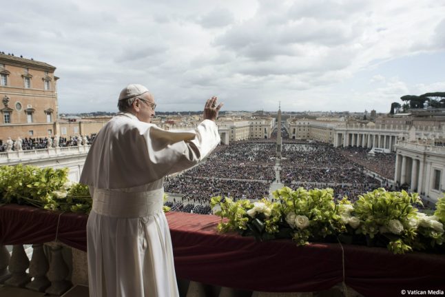Pope urges end to Syria 'carnage' in Easter message