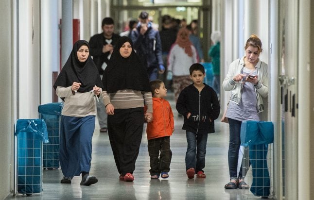 Germany to accept 10,000 refugees as part of EU-wide programme