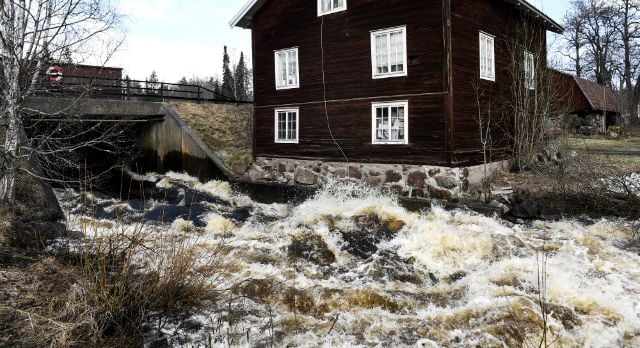 Heavy snow melt blows open dam door in Sweden