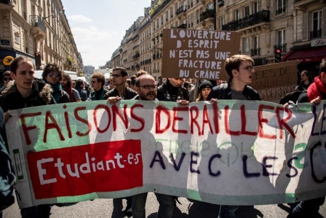 Anti-elitist student protest forces elite French university to close