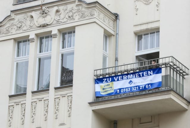 Rent a tent: shared flat in central Berlin posts advert for balcony