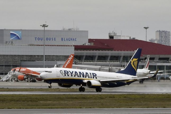 EU vows not to limit French air traffic controllers' 'right to strike'