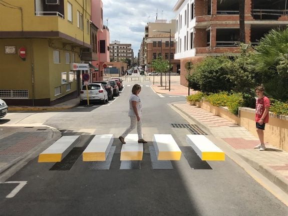 Town in Valencia paints 3D Zebra crossing to slow down speeding cars