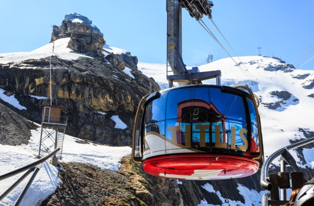 Helicopter airlifts tourists after Titlis cable car breaks down