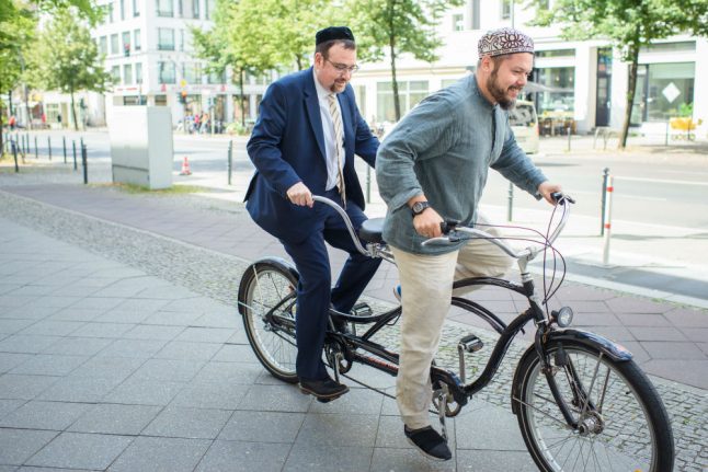 Imams and rabbis ride tandems in Berlin rally for mutual respect
