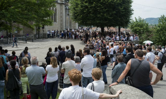 Hundreds mourn murdered French schoolgirl