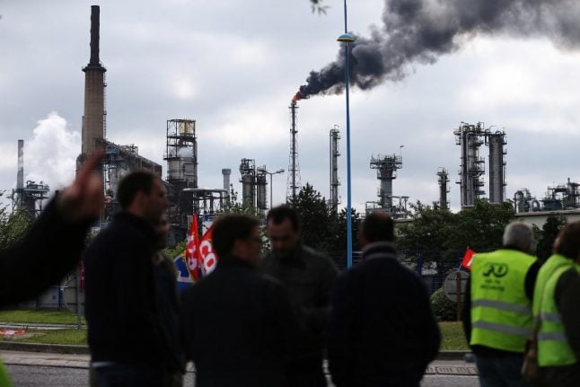 French farmers launch blockade of oil refineries and fuel depots