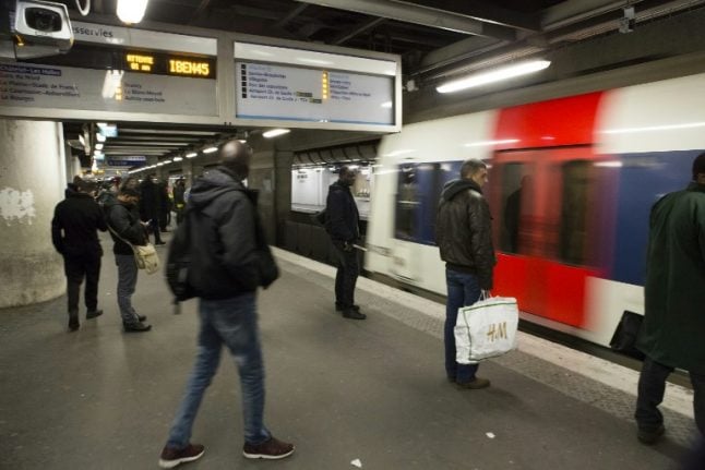 Baby born on the RER train in Paris: What actually happened?