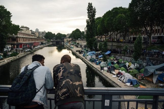 Paris: Hundreds of migrant children 'left homeless due to flawed process'