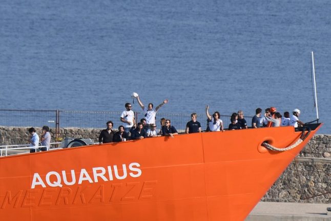 France offers asylum to 80 Aquarius migrants
