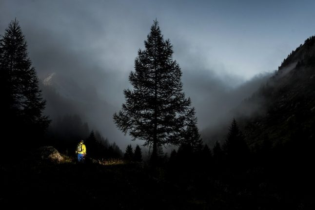 Mont Blanc: French hiker killed by falling rocks