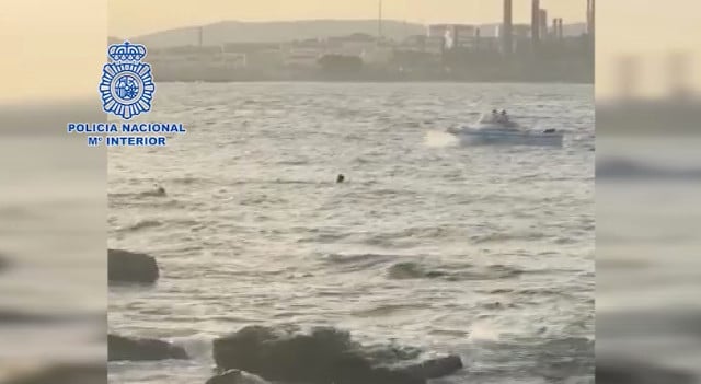 Spanish police officer swims 100 metres to rescue migrant from Mediterranean