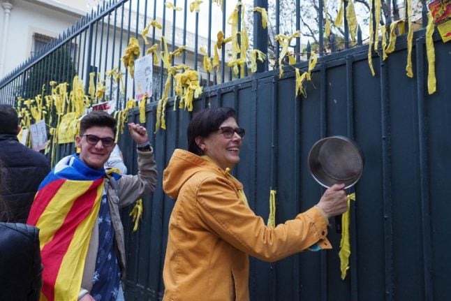 Tensions rise in Catalonia over pro-independence yellow ribbons