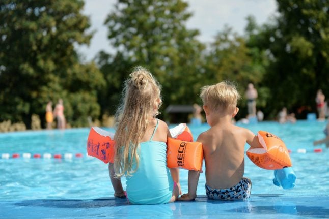 Swimming deaths connected to lack of school training and distracted parents