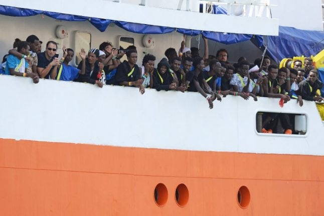 Aquarius ship arrives in Malta after migrant-sharing deal