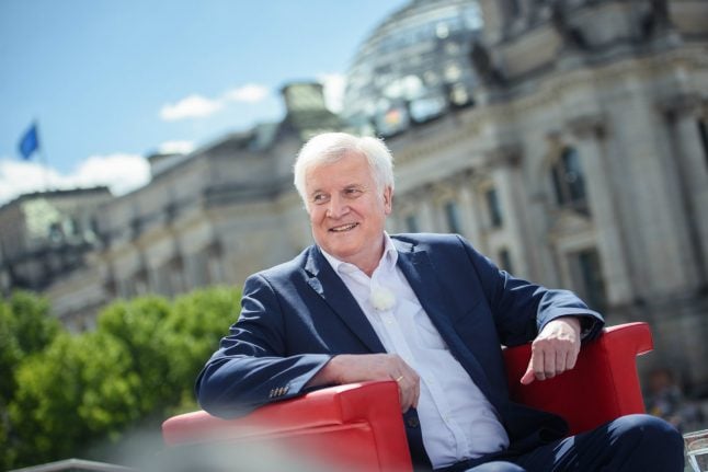 Seehofer pushes Italy and Greece to take back more migrants