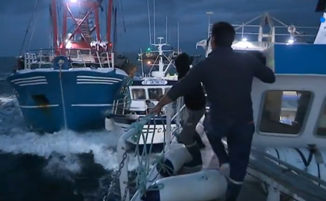 VIDEO: French and British fishermen clash at sea in battle for scallops