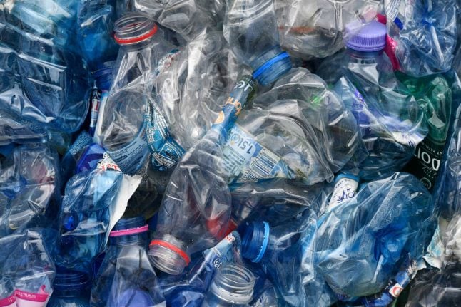 France to set penalties on non-recycled plastic next year