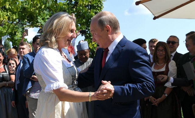 Putin dances with Austria's Foreign Minister at her wedding