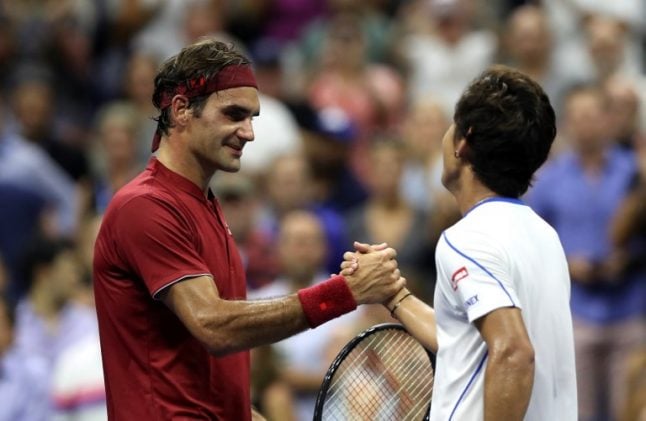 Federer dominates Nishioka to reach US Open 2nd round