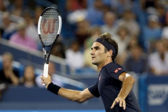 Federer downs fellow Swiss Wawrinka to reach Cincinnati semis