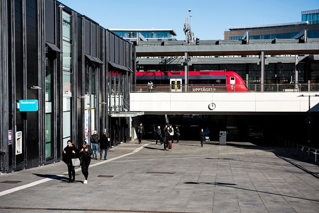 Weather causes disruption and delays for train passengers across Sweden