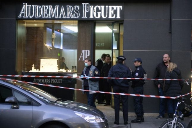 Paris heist: Armed robbers flee with luxury Swiss watches
