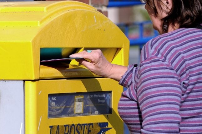 French woman has part of finger sliced off by La Poste mailbox