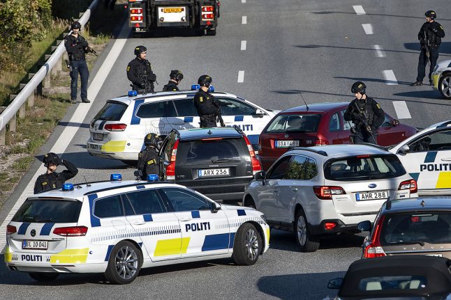 Police manhunt shuts connections between Denmark and Sweden