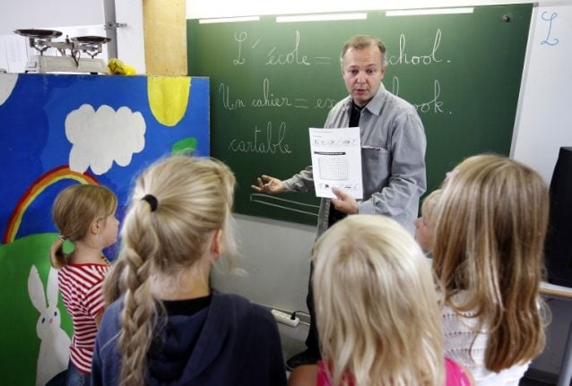 More English must be taught in French primary schools, government says