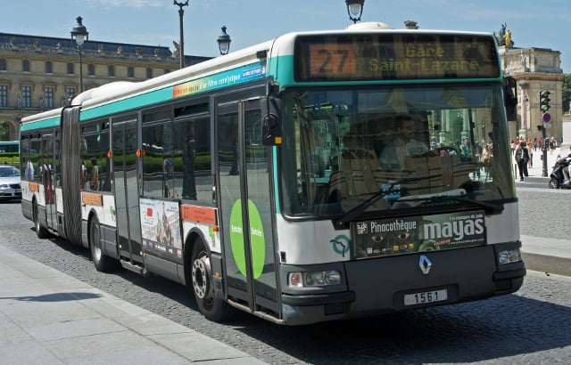 Paris: Careless passenger leaves €16,000 in cash on public bus