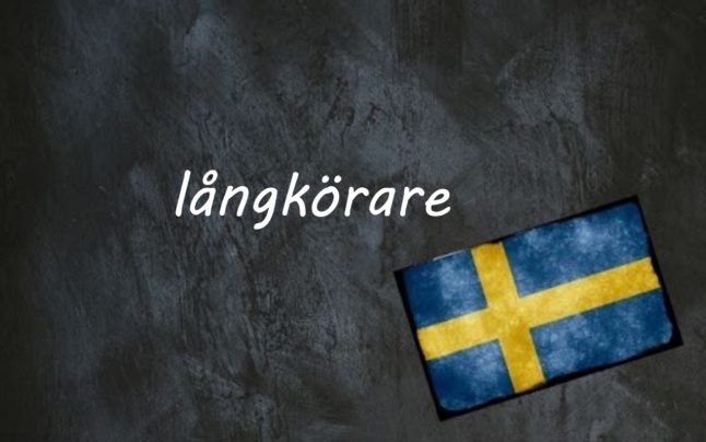 the word långkörare written on a blackboard next to the swedish flag