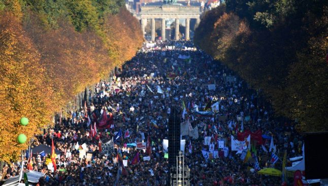 Tens of thousands stage anti-racism march in Berlin