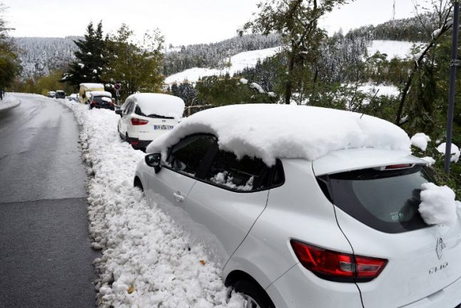 VIDEOS: Heavy snow causes travel chaos and power cuts in central France