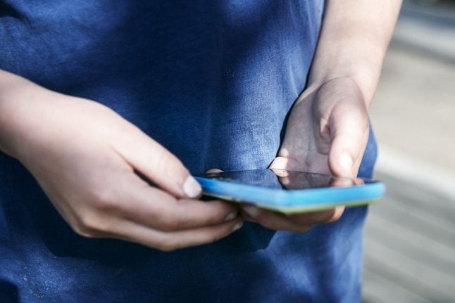 Schools in Denmark favour rules on mobile phones