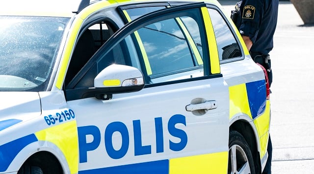 Police officer assaulted by gang in central southern Sweden