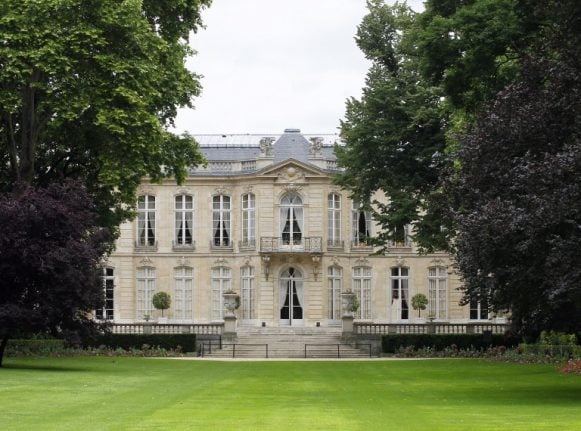 Policeman found dead in garden of French prime minister's residence